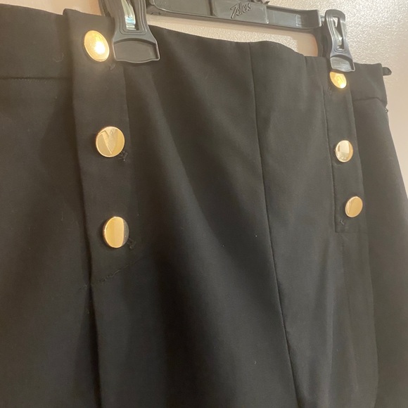 H&M Black Double Button High Waisted Shorts - Picture 2 of 4